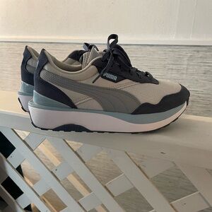 Brand new Pumas size 7.5
